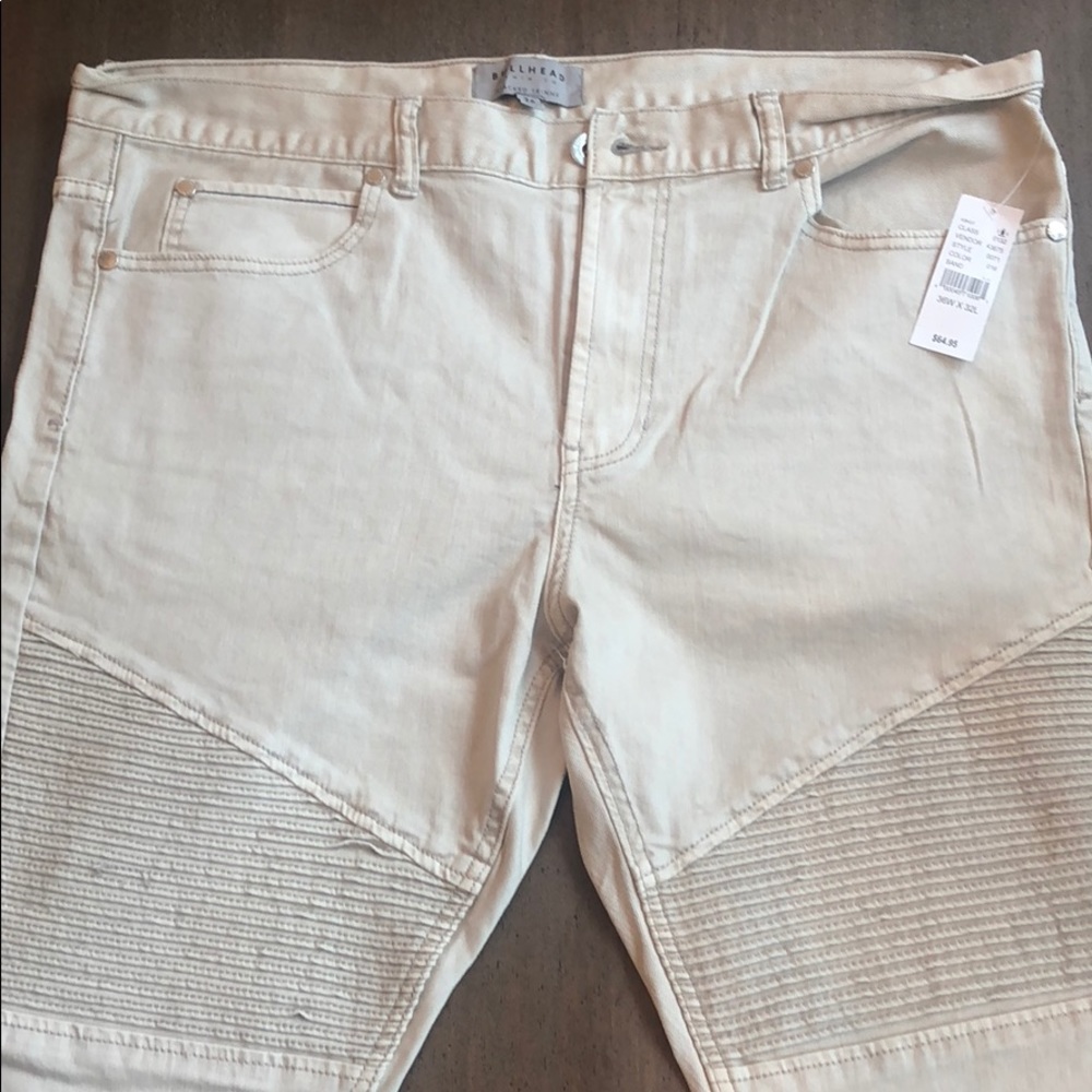 Light grey jeans with biker detailing